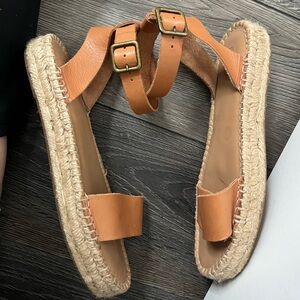 Soludos espadrille platform sandals. only worn 1 time (too small). Size 9.